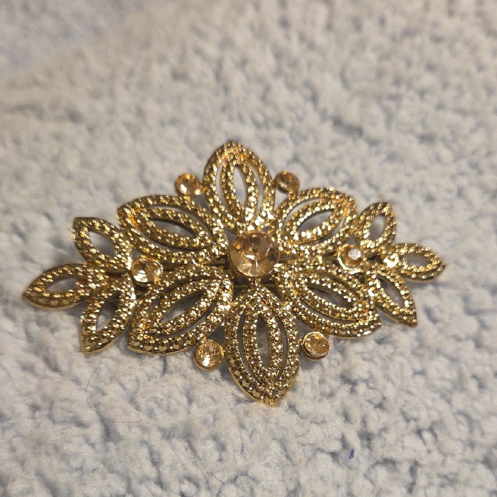 Elegant Gold Tone Floral Hair Clip
